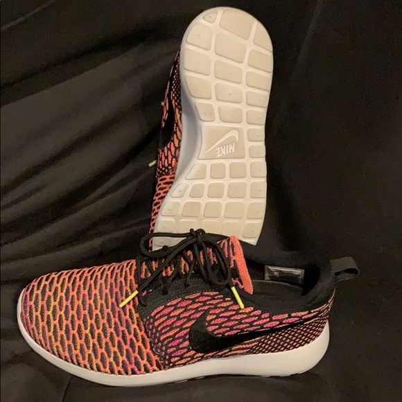 Women's Nike Roshi - Picture 3 of 5